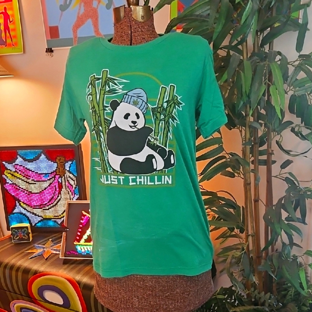 Cannabox T-Shirt Panda Bear Just Chillin Green 100% Cotton Size Small 420 NWOT